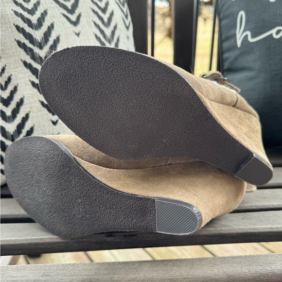 Steve Madden “Alpine” Wedge Boot - Picture 5 of 7